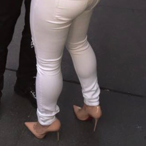 SOLD ❌❌❌ Christian Louboutin - Nude - Picture 4 of 8